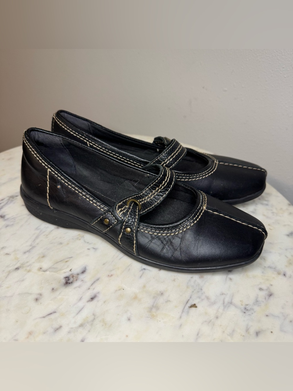 Clarks Collection Mary Jane Flats Size 7 M
Leather black shoes comfort